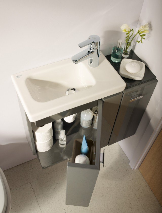Connect space grigio di Ideal Standard è il mobile sottolavabo per lavamani con apertura della porta a L e finiture impiallacciato o laccato. Misura L 45 x P 25 x H 52 cm. È completato da mobile laterale con top in vetro che misura L 20 x P 25 x H 52 cm. Prezzo di entrambi i mobili 513 euro. www.idealstandard.it Connect space grigio di Ideal Standard è il mobile sottolavabo per lavamani con apertura della porta a L e finiture impiallacciato o laccato. Misura L 45 x P 25 x H 52 cm. È completato da mobile laterale con top in vetro che misura L 20 x P 25 x H 52 cm. Prezzo di entrambi i mobili 513 euro. www.idealstandard.it
