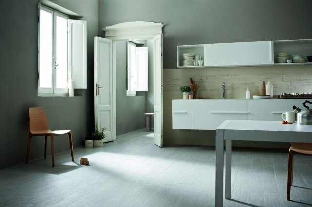 In sette colori diversi il pavimento Treverk Sign di Marazzi è realizzato in gres fine porcellanato a doppio caricamento. Ha superficie satinata ed è disponibile in tre formati rettificati: 30 x 120 cm, 20 x 120 cm e 15 x 120 cm (spessore 11 mm). Prezzo su preventivo. www.marazzi.it In sette colori diversi il pavimento Treverk Sign di Marazzi è realizzato in gres fine porcellanato a doppio caricamento. Ha superficie satinata ed è disponibile in tre formati rettificati: 30 x 120 cm, 20 x 120 cm e 15 x 120 cm (spessore 11 mm). Prezzo su preventivo. www.marazzi.it