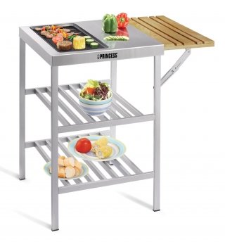 Dotato di piedistallo e ampio piano di lavoro in acciaio inossidabile Outdoor Kitchen Table Chef di Princess, ha manopola a tenuta stagna per la regolazione della temperatura e doppio strato antiaderente per una più facile pulizia e spatola di legno. Prezzo 119 euro. www.princessitaliasrl.it Dotato di piedistallo e ampio piano di lavoro in acciaio inossidabile Outdoor Kitchen Table Chef di Princess, ha manopola a tenuta stagna per la regolazione della temperatura e doppio strato antiaderente per una più facile pulizia e spatola di legno. Prezzo 119 euro. www.princessitaliasrl.it