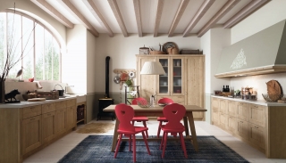 1. Un modello a capretta per il tavolo della collezione Tabià di Scandola che ricorda quelli delle baite di montagna; è interamente realizzato in abete massello color malto spazzolato. Misura L 180 x P 90 x H 76 cm. Il prezzo è 1.055,12 euro. Le sedie sono in abete massello in un'accesa finitura fragola spazzolato che dà vita ad un'atmosfera fiabesca. Misurano L 42 x P 53 x H 88 cm e costano 269,83 euro cad.   www.scandolamobili.it