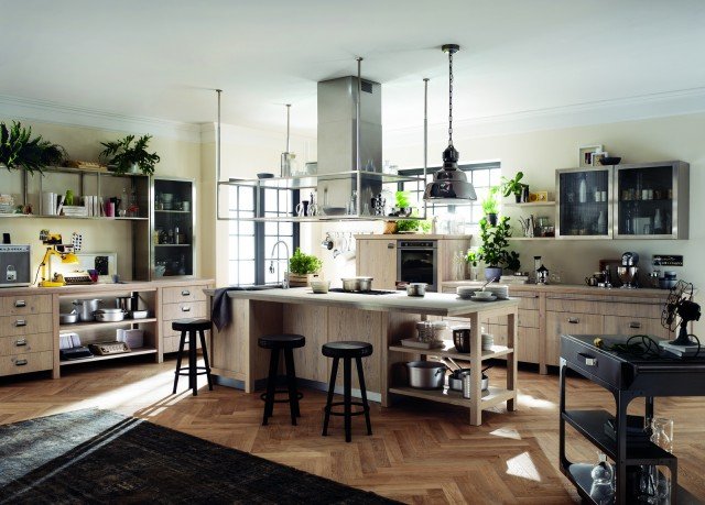 Due soluzioni di cucine lineari per Diesel di Scavolini con ante in rovere nodato Ruxe White, top impiallacciato rovere nodato Ruxe White Due soluzioni di cucine lineari per Diesel di Scavolini con ante in rovere nodato Ruxe White, top impiallacciato rovere nodato Ruxe White