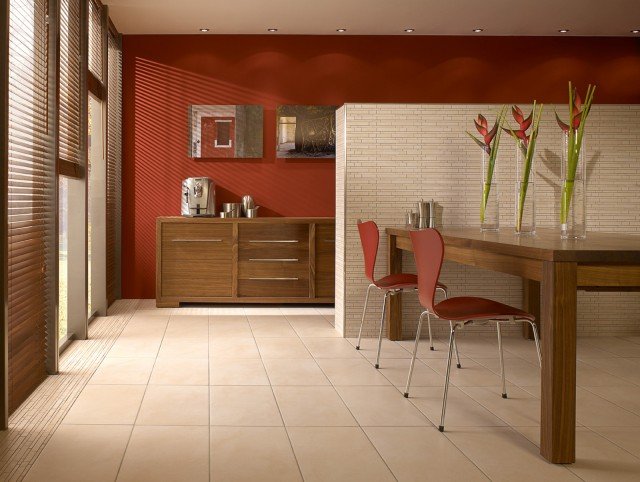È in gres porcellanato la collezione di piastrelle per il pavimento West Coast di Villeroy & Boch Fliesen. È disponibile nelle tonalità beige, crema e grigio. Nel formato 30 x 60 cm al mq costa 39,90 euro. www.villeroy-boch.com È in gres porcellanato la collezione di piastrelle per il pavimento West Coast di Villeroy & Boch Fliesen. È disponibile nelle tonalità beige, crema e grigio. Nel formato 30 x 60 cm al mq costa 39,90 euro. www.villeroy-boch.com