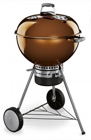 Alimentato a carbone il barbecue One Touch Premium di Weber è disponibile nei colori nero, blu, bianco crema, rosso, mela verde, marron glacè, giallo anice, grigio, nel diametro di 47 e di 57 cm. Dotato di griglia di cottura in acciaio cromato, di termometro, di griglia focolare in acciaio e di 2 binari separa carbone, consente una cottura sia diretta per grigliare che indiretta per arrostire. Prezzo 289 euro. www.barbecueweber.it Alimentato a carbone il barbecue One Touch Premium di Weber è disponibile nei colori nero, blu, bianco crema, rosso, mela verde, marron glacè, giallo anice, grigio, nel diametro di 47 e di 57 cm. Dotato di griglia di cottura in acciaio cromato, di termometro, di griglia focolare in acciaio e di 2 binari separa carbone, consente una cottura sia diretta per grigliare che indiretta per arrostire. Prezzo 289 euro. www.barbecueweber.it