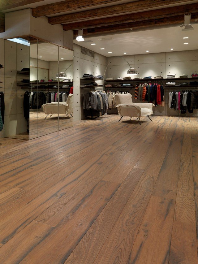 parquet in rovere antico di Cadorin realizzato con listinoni di recupero parquet in rovere antico di Cadorin realizzato con listinoni di recupero