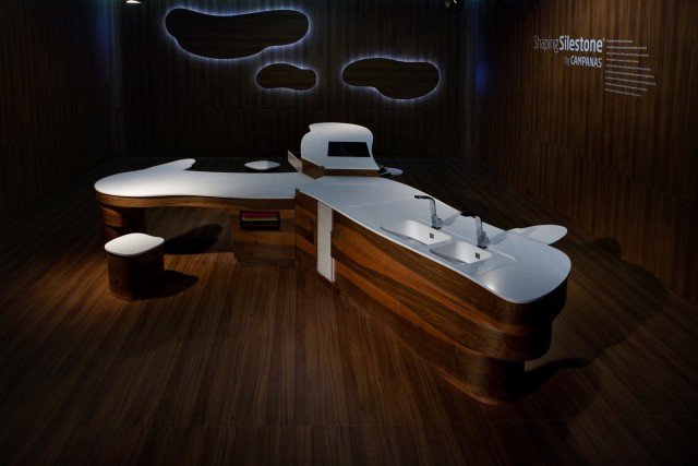progetto modulare Shaping Silestone® by Cosentino in massiccio di noce e superfici al quarzo progetto modulare Shaping Silestone® by Cosentino in massiccio di noce e superfici al quarzo