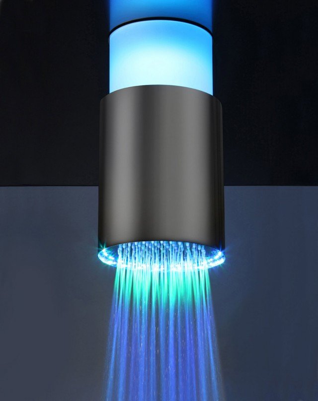 La lampada per doccia Sandwich di Cristina Rubinetterie in acciaio inox è dotata di 72 led che solarizzano l’acqua in vari colori, selezionabili tramite centralina. Misura Ø 24 x H 45,3 cm. Iva esclusa, prezzo 4.100 euro. www.crs-group.it La lampada per doccia Sandwich di Cristina Rubinetterie in acciaio inox è dotata di 72 led che solarizzano l’acqua in vari colori, selezionabili tramite centralina. Misura Ø 24 x H 45,3 cm. Iva esclusa, prezzo 4.100 euro. www.crs-group.it