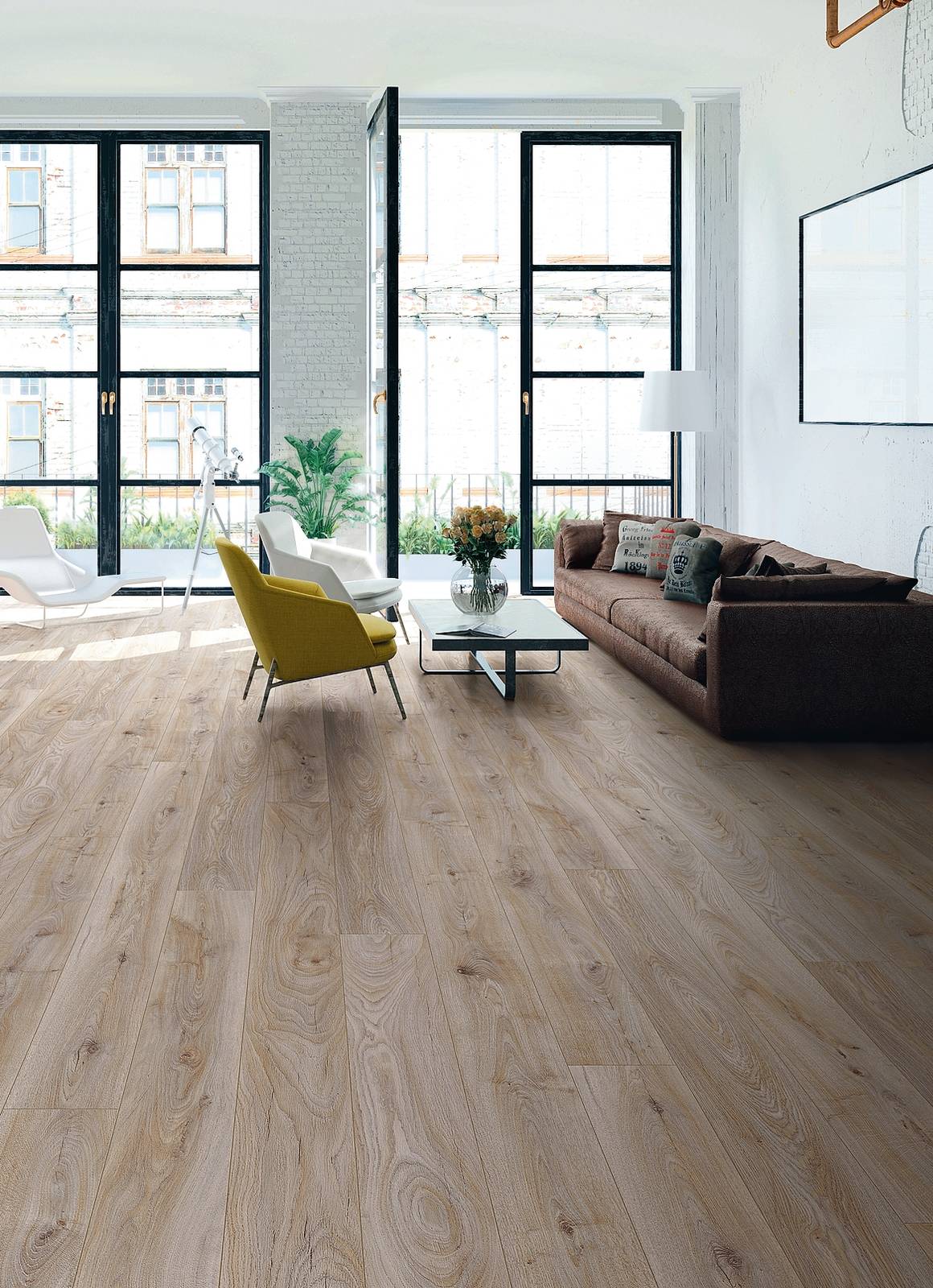 Hardy Oak di Iperceramica è un laminato con listoni di grandi dimensioni, 200 x 24,2 cm, spessi 12 mm. La finitura richiama il rovere, con nodi e venature; la superficie è antistatica. È resistente al calpestio e la posa è a incastro. Costa 27,99 euro al mq. www.iperceramica.it Hardy Oak di Iperceramica è un laminato con listoni di grandi dimensioni, 200 x 24,2 cm, spessi 12 mm. La finitura richiama il rovere, con nodi e venature; la superficie è antistatica. È resistente al calpestio e la posa è a incastro. Costa 27,99 euro al mq. www.iperceramica.it