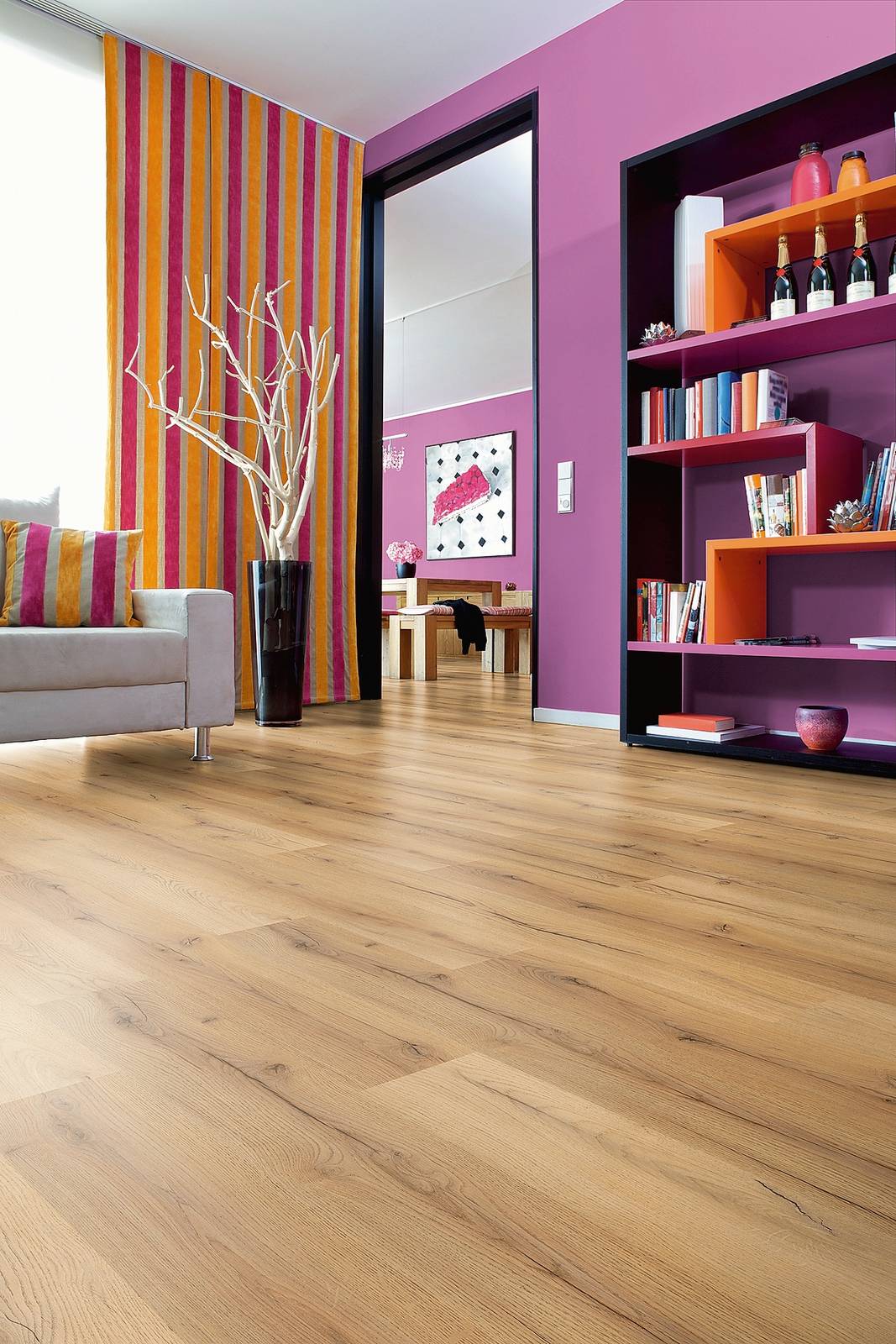 Il pavimento in laminato Catwalk, in vendita da OBI è nell’estetica Rovere Beige Century. È adatto anche in ambienti con traffico intenso come la zona giorno, e in presenza di riscaldamento a pavimento. Misura 137,6 x 19,3 cm, spessore 8 mm. Costa 8,90 euro al mq. www.obi-italia.it Il pavimento in laminato Catwalk, in vendita da OBI è nell’estetica Rovere Beige Century. È adatto anche in ambienti con traffico intenso come la zona giorno, e in presenza di riscaldamento a pavimento. Misura 137,6 x 19,3 cm, spessore 8 mm. Costa 8,90 euro al mq. www.obi-italia.it