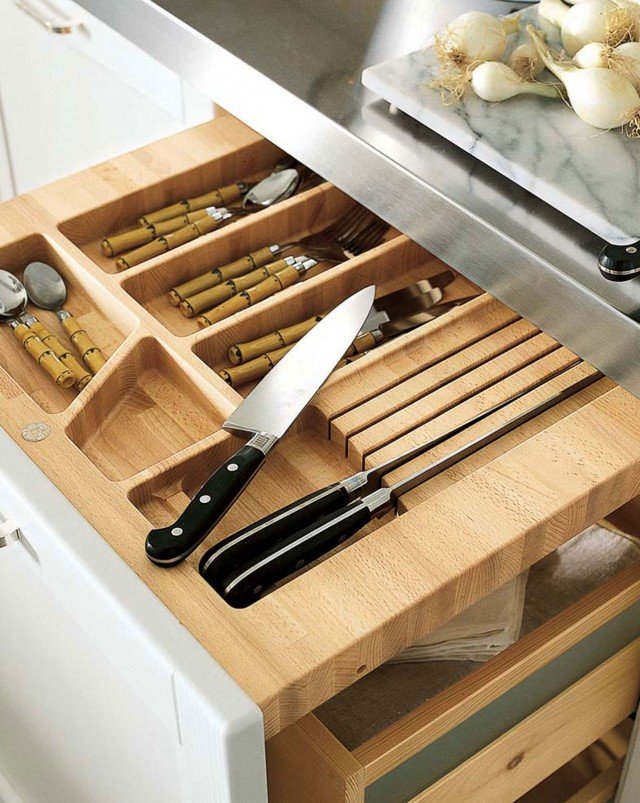 cucine della collezione Nuovo Mondo di Scandola con cestoni estraibili cucine della collezione Nuovo Mondo di Scandola con cestoni estraibili