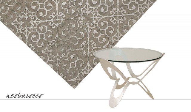 Il piano circolare in vetro trasparente del tavolino Ninfa di Arti e Mestieri permette di ammirare la base formata da sinuose volute in metallo sagomato decorato in argento. Misura ø 65 x H 50 cm. Prezzo 391 euro. www.artiemestieri.it Il tappeto Ducale di Illulian è annodato e cardato a mano, decorato da un raffinato motivo che si ispira al ferro battuto ed è disponibile in lana o in seta di primissima qualità con brillanti colori vegetali. È realizzato su misura. Prezzo su richiesta. www.illulian.com Il piano circolare in vetro trasparente del tavolino Ninfa di Arti e Mestieri permette di ammirare la base formata da sinuose volute in metallo sagomato decorato in argento. Misura ø 65 x H 50 cm. Prezzo 391 euro. www.artiemestieri.it Il tappeto Ducale di Illulian è annodato e cardato a mano, decorato da un raffinato motivo che si ispira al ferro battuto ed è disponibile in lana o in seta di primissima qualità con brillanti colori vegetali. È realizzato su misura. Prezzo su richiesta. www.illulian.com