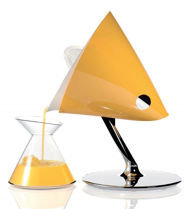 Composto da due coni di diverse dimensioni e da una caraffa di vetro soffiato temperato ad altissima resistenza della capacità di 0,6 litri per servire, lo spremiagrumi funziona con un movimento rotatorio; misura Ø 22,5 x h 29 cm e costa 159 euro Vita di Bugatti www.casabugatti.com Composto da due coni di diverse dimensioni e da una caraffa di vetro soffiato temperato ad altissima resistenza della capacità di 0,6 litri per servire, lo spremiagrumi funziona con un movimento rotatorio; misura Ø 22,5 x h 29 cm e costa 159 euro Vita di Bugatti www.casabugatti.com