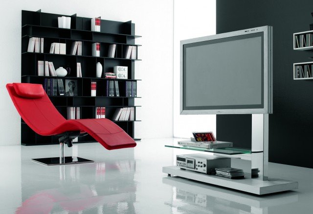 Elegante e versatile il mobile porta TV Hollywood di Cattelan Italia, regolabile in altezza con ruote e passacavo. Struttura in acciaio inox e ripiani in cristallo. Adatto per televisori a schermo piatto fino 42". Misura L 120 x P 40 x H 130 cm. Prezzo a partire da 1.159 euro. www.cattelanitalia.com. Elegante e versatile il mobile porta TV Hollywood di Cattelan Italia, regolabile in altezza con ruote e passacavo. Struttura in acciaio inox e ripiani in cristallo. Adatto per televisori a schermo piatto fino 42". Misura L 120 x P 40 x H 130 cm. Prezzo a partire da 1.159 euro. www.cattelanitalia.com.