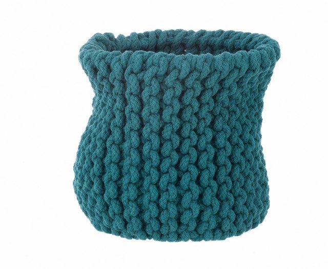 Il morbido contenitore di cotone intrecciato Knitted basket di Ferm Living si può utilizzare come portalegna oppure portagiochi. Misura Ø 35 x H 40 cm. Prezzo 110 euro. www.ferm-living.com Il morbido contenitore di cotone intrecciato Knitted basket di Ferm Living si può utilizzare come portalegna oppure portagiochi. Misura Ø 35 x H 40 cm. Prezzo 110 euro. www.ferm-living.com