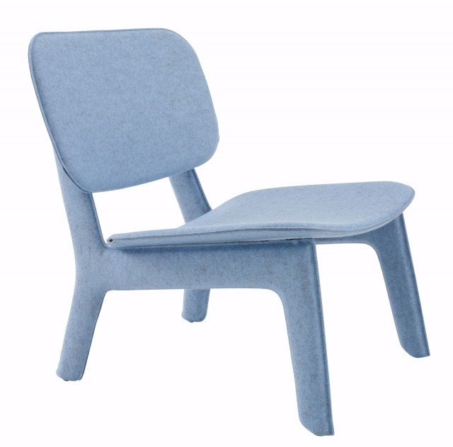 La poltroncina Felt di Ligne Roset, con rivestimento sfoderabile in feltro di lana in 6 varianti colore, ha seduta e schienale in multistrato di faggio sagomato con inclinazione e curvatura ergonomica. Misura L 60 x P 71 x H 70 cm. Nella versione base prezzo 601 euro. www.ligne-roset.it La poltroncina Felt di Ligne Roset, con rivestimento sfoderabile in feltro di lana in 6 varianti colore, ha seduta e schienale in multistrato di faggio sagomato con inclinazione e curvatura ergonomica. Misura L 60 x P 71 x H 70 cm. Nella versione base prezzo 601 euro. www.ligne-roset.it