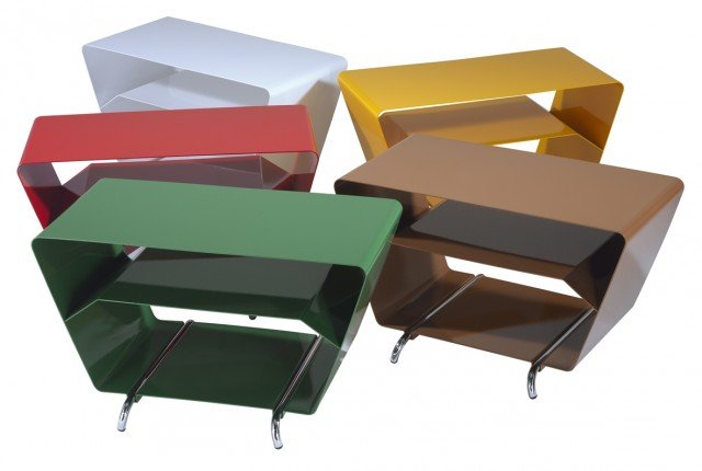 Il nuovo modulo multifunzione di Officinanove è Moob. Particolarmente indicato come porta TV o monitor, consente di contenere anche decoder e piattaforme multimediali. La struttura disponibile in tantissimi colori è realizzata con gambe di sostegno in tubo cromato. L’accostamento del colore alla finitura cromata, rende questo mobile dalle fattezze sinuose che richiamano forme di un passato recente, particolarmente raffinato nel suo design essenziale, per poter quindi trovare ampia collocazione in diverse tipologie di ambienti domestici o professionali. Misura L 80 x P 40 x H 46 cm. Prezzo 495 euro. www.officinanove.it Il nuovo modulo multifunzione di Officinanove è Moob. Particolarmente indicato come porta TV o monitor, consente di contenere anche decoder e piattaforme multimediali. La struttura disponibile in tantissimi colori è realizzata con gambe di sostegno in tubo cromato. L’accostamento del colore alla finitura cromata, rende questo mobile dalle fattezze sinuose che richiamano forme di un passato recente, particolarmente raffinato nel suo design essenziale, per poter quindi trovare ampia collocazione in diverse tipologie di ambienti domestici o professionali. Misura L 80 x P 40 x H 46 cm. Prezzo 495 euro. www.officinanove.it