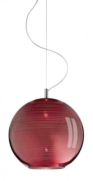 La sospensione Bio-Sphera di Ivv è in vetro soffiato e decorato a mano in rosso cromo rigato, con montatura in nichel spazzolato; misura Ø 35 x H 120 cm. Prezzo 307,20 euro. <strong>www.ivvnet.it</strong> La sospensione Bio-Sphera di Ivv è in vetro soffiato e decorato a mano in rosso cromo rigato, con montatura in nichel spazzolato; misura Ø 35 x H 120 cm. Prezzo 307,20 euro. <strong>www.ivvnet.it</strong>