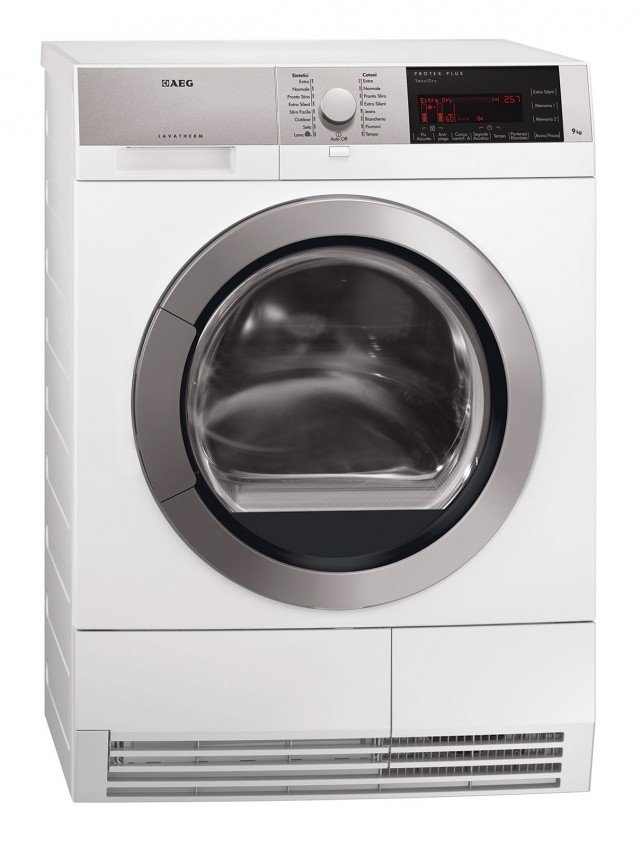 L’asciugabiancheria a pompa di calore T97689IH di Aeg-Electrolux asciuga alla perfezione anche i tessuti più preziosi come lana e seta, perché utilizza una temperatura più bassa e il motore Inverter. In classe di efficienza energetica A+++, ha capacità di 8 kg e numerosi programmi di asciugatura selezionabili. Misura L 60 x P 63 x H 85 cm. Prezzo: 1.497 euro. www.aeg-electrolux.it L’asciugabiancheria a pompa di calore T97689IH di Aeg-Electrolux asciuga alla perfezione anche i tessuti più preziosi come lana e seta, perché utilizza una temperatura più bassa e il motore Inverter. In classe di efficienza energetica A+++, ha capacità di 8 kg e numerosi programmi di asciugatura selezionabili. Misura L 60 x P 63 x H 85 cm. Prezzo: 1.497 euro. www.aeg-electrolux.it