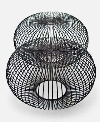 Tavolino o pouf, Ploff di La Cividina è realizzato in tondino d’acciaio lavorato a mano e verniciato in nero opaco; esiste in tre misure; prezzo su preventivo. <strong>www.lacividina.com</strong> Tavolino o pouf, Ploff di La Cividina è realizzato in tondino d’acciaio lavorato a mano e verniciato in nero opaco; esiste in tre misure; prezzo su preventivo. <strong>www.lacividina.com</strong>