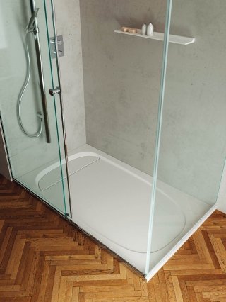 piatto doccia Outline di Teuco con superficie levigata e materica piatto doccia Outline di Teuco con superficie levigata e materica