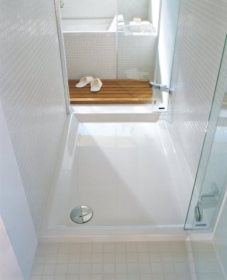 piatto doccia in acrilico sanitario da appoggio Stark di Duravit con scarico di Ø 90 mm piatto doccia in acrilico sanitario da appoggio Stark di Duravit con scarico di Ø 90 mm