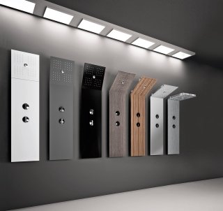 soffione colonna multifunzione Pliè di Treesse, completa anche di vano portaoggetti soffione colonna multifunzione Pliè di Treesse, completa anche di vano portaoggetti