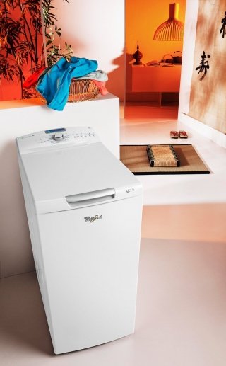 Nella lavatrice Zen 6° Senso Colors Green Generation AWZ 6512 con motore completamente integrato nella vasca, il rumore e le vibrazioni della macchina sono ridotti al minimo per la massima silenziosità. Consente inoltre di lavare anche i capi più delicati in completa sicurezza assicurando colori sempre brillanti grazie al movimento asimmetrico del cestello che permette la distribuzione omogenea degli indumenti. In classe A+++, ha capacità di 6,5 kg. Silenziosità di 51 decibel. Misura L 40 x P 60 x H 90 cm. Prezzo 699 euro. www.whirlpool.it Nella lavatrice Zen 6° Senso Colors Green Generation AWZ 6512 con motore completamente integrato nella vasca, il rumore e le vibrazioni della macchina sono ridotti al minimo per la massima silenziosità. Consente inoltre di lavare anche i capi più delicati in completa sicurezza assicurando colori sempre brillanti grazie al movimento asimmetrico del cestello che permette la distribuzione omogenea degli indumenti. In classe A+++, ha capacità di 6,5 kg. Silenziosità di 51 decibel. Misura L 40 x P 60 x H 90 cm. Prezzo 699 euro. www.whirlpool.it