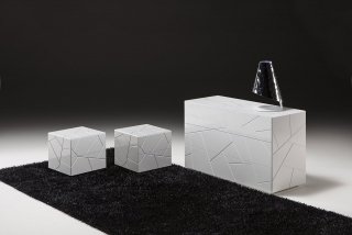 comodino Segno di Riflessi in legno di rovere laccato con incisioni geometriche comodino Segno di Riflessi in legno di rovere laccato con incisioni geometriche