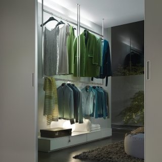 cabina armadio Abacus di Rimadesio scomparsa in alluminio e pannelli in vetro personalizzabile con led cabina armadio Abacus di Rimadesio scomparsa in alluminio e pannelli in vetro personalizzabile con led