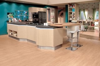 cucina Penelope di Aran con blocco a parete e penisola con piano snack cucina Penelope di Aran con blocco a parete e penisola con piano snack