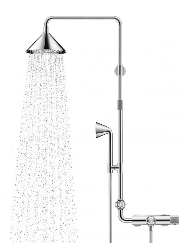 È in stile retrò il set doccia Axor ShowerProducts di Axor_Hansgrohe in finitura cromo. Il soffione a soffitto o a muro ha un solo potente getto a pioggia e ha una portata di 17 l/m. Gli ugelli sono rivesti di silicone per rimuovere meccanicamente eventuali residui di calcare. La doccetta separata su asta ha una portata di 9 l/m. È disponibile anche nelle finiture nichel spazzolato, oro, nero e bianco. Il soffione misura ø 27,9 cm, la doccetta ø 8,5 cm. Prezzo su preventivo. www.hansgrohe.it È in stile retrò il set doccia Axor ShowerProducts di Axor_Hansgrohe in finitura cromo. Il soffione a soffitto o a muro ha un solo potente getto a pioggia e ha una portata di 17 l/m. Gli ugelli sono rivesti di silicone per rimuovere meccanicamente eventuali residui di calcare. La doccetta separata su asta ha una portata di 9 l/m. È disponibile anche nelle finiture nichel spazzolato, oro, nero e bianco. Il soffione misura ø 27,9 cm, la doccetta ø 8,5 cm. Prezzo su preventivo. www.hansgrohe.it