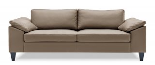 Maurice di Calligaris é disponibile in una versione soft, più morbida e una compact, più rigida; è dotato di piedini in legno massello verniciato nero opaco e di poggiatesta opzionali per aumentarne il comfort. Misura L 241 x P 92 x H 75 cm. Prezzo 2.433 euro. Maurice di Calligaris é disponibile in una versione soft, più morbida e una compact, più rigida; è dotato di piedini in legno massello verniciato nero opaco e di poggiatesta opzionali per aumentarne il comfort. Misura L 241 x P 92 x H 75 cm. Prezzo 2.433 euro.
