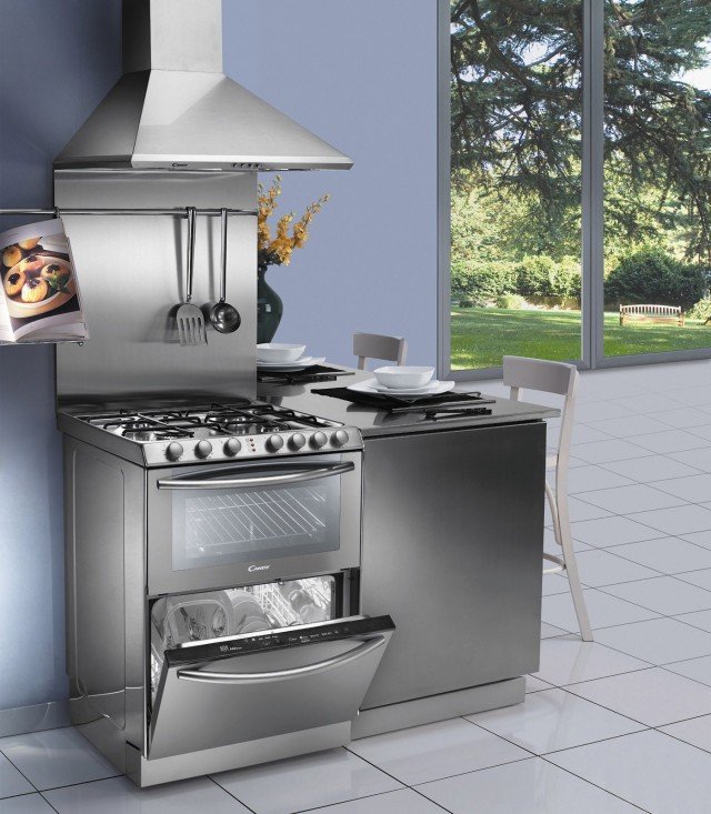 Il blocco Trio 9501 X di Candy comprende, nelle misure standard di L 60 x P 60 x H 90 cm, tre elettrodomestici: un piano di cottura con 4 bruciatori a gas, un forno elettrico capiente 39 litri e una lavastoviglie per 6 coperti. Prezzo 1.499 euro. www.candy.it Il blocco Trio 9501 X di Candy comprende, nelle misure standard di L 60 x P 60 x H 90 cm, tre elettrodomestici: un piano di cottura con 4 bruciatori a gas, un forno elettrico capiente 39 litri e una lavastoviglie per 6 coperti. Prezzo 1.499 euro. www.candy.it