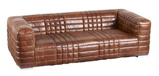 Il modello <strong>DB003032 di Dialma Brown</strong> ha una linea essenziale e compatta che lo rende facile da ambientare: è reso unico dalle cuciture a vista che ne decorano la superficie e dalla raffinata colorazione caramello. Misura L 235 x P 110 x H 67 cm. Prezzo 3.725 euro. <strong>www.dialmabrown.it</strong> Il modello <strong>DB003032 di Dialma Brown</strong> ha una linea essenziale e compatta che lo rende facile da ambientare: è reso unico dalle cuciture a vista che ne decorano la superficie e dalla raffinata colorazione caramello. Misura L 235 x P 110 x H 67 cm. Prezzo 3.725 euro. <strong>www.dialmabrown.it</strong>