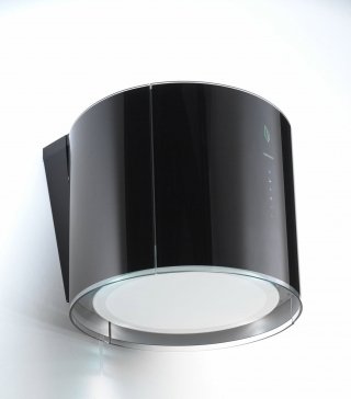 E’ racchiusa in una semplice forma cilindrica da 45 cm tutta l’innovativa tecnologia della cappa Eolo di Falmec. Dotata di sistema ionizzante per la purificazione dell’aria, ha struttura in vetro temperato bianco o nero, aspirazione perimetrale e motore da 450 m3/h con controllo regolabile a 4 velocità. Prezzo 2.444 euro. www.falmec.com E’ racchiusa in una semplice forma cilindrica da 45 cm tutta l’innovativa tecnologia della cappa Eolo di Falmec. Dotata di sistema ionizzante per la purificazione dell’aria, ha struttura in vetro temperato bianco o nero, aspirazione perimetrale e motore da 450 m3/h con controllo regolabile a 4 velocità. Prezzo 2.444 euro. www.falmec.com