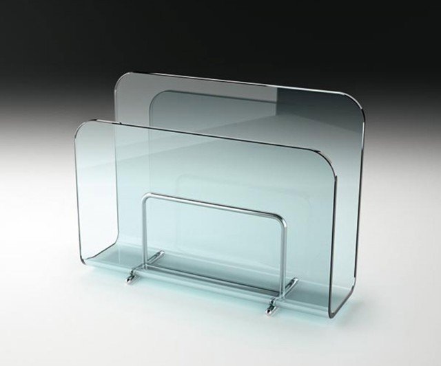Vogue è un portariviste in vetro trasparente curvato da 10 mm con appoggi in acciaio cromato. L'utilizzo del vetro trattato con estrema elasticità, come un materiale plastico, per Fiam Italia è una consuetudine. Questo materiale è una star nel mondo del design con la creazione di pezzi di arredamento sorprendentemente solidi e trasparenti che sfidano le mode e le tendenze. Misura L 40 x P 12 x H 30 cm. Prezzo 225 euro. www.fiamitalia.it Vogue è un portariviste in vetro trasparente curvato da 10 mm con appoggi in acciaio cromato. L'utilizzo del vetro trattato con estrema elasticità, come un materiale plastico, per Fiam Italia è una consuetudine. Questo materiale è una star nel mondo del design con la creazione di pezzi di arredamento sorprendentemente solidi e trasparenti che sfidano le mode e le tendenze. Misura L 40 x P 12 x H 30 cm. Prezzo 225 euro. www.fiamitalia.it