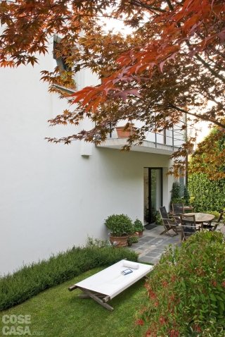 galliena-cornice-sul-giardino-esterno