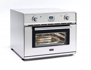 Il forno da incasso, può essere anche mobile e trasportato tramite apposito box da una cucina all’altra, dalla casa di città a quelle delle vacanze. Ha termostato a 400° e controllo elettronico della temperatura. In classe A, all’occorrenza cucina una vera e propria pizza in soli 2 minuti e mezzo. Ha capacità di 35,1 litri con misure interne di L 44 x P 23 x H 45 cm. Prezzo 1.720 euro. www.ilve.it Il forno da incasso, può essere anche mobile e trasportato tramite apposito box da una cucina all’altra, dalla casa di città a quelle delle vacanze. Ha termostato a 400° e controllo elettronico della temperatura. In classe A, all’occorrenza cucina una vera e propria pizza in soli 2 minuti e mezzo. Ha capacità di 35,1 litri con misure interne di L 44 x P 23 x H 45 cm. Prezzo 1.720 euro. www.ilve.it