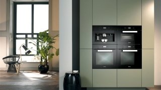 4- Il forno combinato DG 6401 della linea PureLine di Miele può essere abbinato anche alla macchina del caffè. In classe A, ha volume di 38 litri, cottura a vapore regolabile da 40°C a 100°C, 5 modalità di cottura e programmi automatici e 20 programmi memorizzabili. Costa 2.420 euro. www.mieleitalia.it 4- Il forno combinato DG 6401 della linea PureLine di Miele può essere abbinato anche alla macchina del caffè. In classe A, ha volume di 38 litri, cottura a vapore regolabile da 40°C a 100°C, 5 modalità di cottura e programmi automatici e 20 programmi memorizzabili. Costa 2.420 euro. www.mieleitalia.it