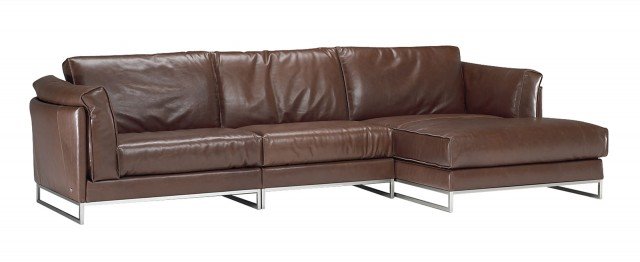 3. Doppie cuciture a taglio vivo impreziosiscono Armonia di Natuzzi, un modello grande e accogliente; è sorretto da una sottile base metallica ed è realizzato con tecniche artigianali. Misura L 228 x P 97 x H 84 cm. Prezzo del modello due posti 3.560 euro. www.natuzzi.it 3. Doppie cuciture a taglio vivo impreziosiscono Armonia di Natuzzi, un modello grande e accogliente; è sorretto da una sottile base metallica ed è realizzato con tecniche artigianali. Misura L 228 x P 97 x H 84 cm. Prezzo del modello due posti 3.560 euro. www.natuzzi.it
