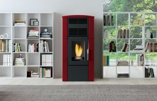 stufa Ecofire® Rossella 9 kw di Palazzetti a pellet con serbatoio capiente16 kg per un’autonomia di 32 ore stufa Ecofire® Rossella 9 kw di Palazzetti a pellet con serbatoio capiente16 kg per un’autonomia di 32 ore