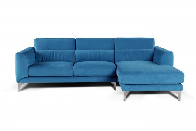 Ha un design lineare e i piedini in acciaio lucido Alan di Calia Italia, ha anche una comoda chaise longue per aumentarne il comfort; è disponibile con un rivestimento in pregiata pelle o in novabuk (un mix esclusivo tra microfibra e pelle). Misura L 260 x P 156 x H 82 cm. Prezzo della versione base 2.675 euro. www.caliaitalia.it Ha un design lineare e i piedini in acciaio lucido Alan di Calia Italia, ha anche una comoda chaise longue per aumentarne il comfort; è disponibile con un rivestimento in pregiata pelle o in novabuk (un mix esclusivo tra microfibra e pelle). Misura L 260 x P 156 x H 82 cm. Prezzo della versione base 2.675 euro. www.caliaitalia.it