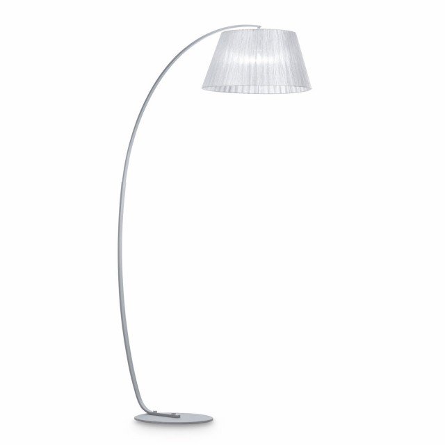 La forma ad arco di Pagoda Pt1 argento di ideal Lux, rende la lampada adatta alla lettura. Ha la base in metallo e finitura in smalto bianco satinato, paralume in tessuto a inclinazione regolabile. Misura Ø 37,5 x H 184. Prezzo 264 euro. www.ideal-lux.it La forma ad arco di Pagoda Pt1 argento di ideal Lux, rende la lampada adatta alla lettura. Ha la base in metallo e finitura in smalto bianco satinato, paralume in tessuto a inclinazione regolabile. Misura Ø 37,5 x H 184. Prezzo 264 euro. www.ideal-lux.it