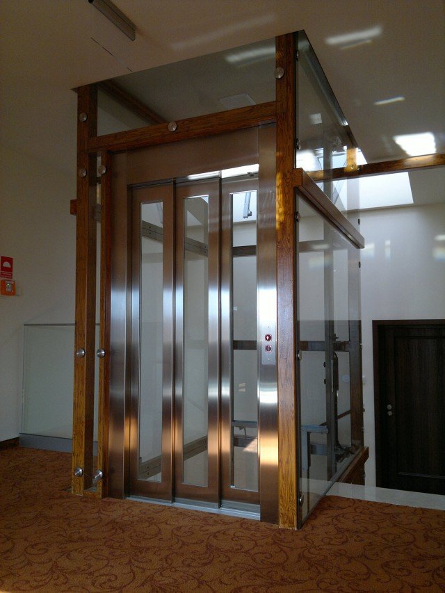 ascensore idraulico GreenLift Fluitronic di GMV Martini ascensore idraulico GreenLift Fluitronic di GMV Martini