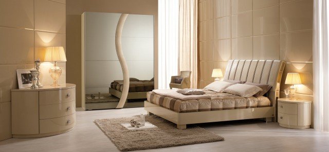 9.Stile SONTUOSO Il letto Prestige ha la testata rivestita in ecopelle stampata cocco impreziosita da inserti a specchio. Misura L 193 x P 236 x H 112 cm. Prezzo della versione base 3.310 euro. I comodini e il comò coordinati sono caratterizzati da una forma curva e da maniglie gioiello. L’armadio Star ha due ante con specchi fumé, misura L 182,2 x P 62 x H 255 cm, prezzo della versione base 3.832 euro. Tutto di Saber Mobili. www.sabermobili.it 9.Stile SONTUOSO Il letto Prestige ha la testata rivestita in ecopelle stampata cocco impreziosita da inserti a specchio. Misura L 193 x P 236 x H 112 cm. Prezzo della versione base 3.310 euro. I comodini e il comò coordinati sono caratterizzati da una forma curva e da maniglie gioiello. L’armadio Star ha due ante con specchi fumé, misura L 182,2 x P 62 x H 255 cm, prezzo della versione base 3.832 euro. Tutto di Saber Mobili. www.sabermobili.it