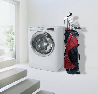 La lavasciuga della gamma Dynamic Sensor Dry WDYNS 642 D di Hoover che lava fino a 6 kg di bucato e ne asciuga fino a 4 kg in soli 44 cm di profondità, ha 3 livelli automatici di asciugatura e tecnologia Senso-dry che permette di controllare costantemente il grado di umidità residua nel bucato e adattare conseguentemente la temperatura ed il tempo in funzione del tessuto. Misura L 60 x P 44 x H 85 cm. Costa 749 euro. www.hoover.it La lavasciuga della gamma Dynamic Sensor Dry WDYNS 642 D di Hoover che lava fino a 6 kg di bucato e ne asciuga fino a 4 kg in soli 44 cm di profondità, ha 3 livelli automatici di asciugatura e tecnologia Senso-dry che permette di controllare costantemente il grado di umidità residua nel bucato e adattare conseguentemente la temperatura ed il tempo in funzione del tessuto. Misura L 60 x P 44 x H 85 cm. Costa 749 euro. www.hoover.it