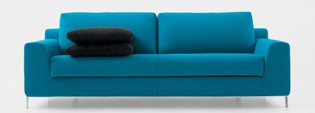 l divano letto Sleep di Nube Italia è interamente sfoderabile; la struttura è realizzata in legno e ferro, i cuscini della seduta sono in poliuretano espanso indeformabile, mentre i piedini sono in metallo lucido o spazzolato. Misura L 170 x P 95/220 x H 85 cm. Prezzo 3.543,61 euro. www.nubeitalia.com l divano letto Sleep di Nube Italia è interamente sfoderabile; la struttura è realizzata in legno e ferro, i cuscini della seduta sono in poliuretano espanso indeformabile, mentre i piedini sono in metallo lucido o spazzolato. Misura L 170 x P 95/220 x H 85 cm. Prezzo 3.543,61 euro. www.nubeitalia.com