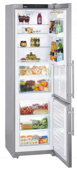 Il frigorifero combinato CBPesf 4013 di Liebherr, in classe A++ alto 200 cm e largo 60 cm, ha la porta in acciaio antimpronta e è dotato del sistema BioFresh per conservare più a lungo gli alimenti freschi grazie ai due cassetti a temperatura di circa 0°C in cui si può controllare il livello di umidità in base all’alimento riposto. Le mensole e i balconcini sono con ripiani in vetro e la luce è a LED. Costa 1.208,91 euro. www.bsdspa.it Il frigorifero combinato CBPesf 4013 di Liebherr, in classe A++ alto 200 cm e largo 60 cm, ha la porta in acciaio antimpronta e è dotato del sistema BioFresh per conservare più a lungo gli alimenti freschi grazie ai due cassetti a temperatura di circa 0°C in cui si può controllare il livello di umidità in base all’alimento riposto. Le mensole e i balconcini sono con ripiani in vetro e la luce è a LED. Costa 1.208,91 euro. www.bsdspa.it