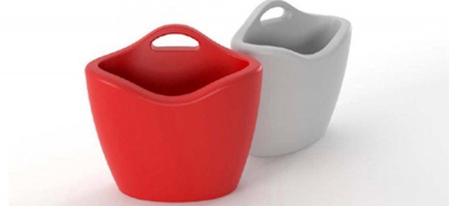 Divertente e colorato questo porta-riviste in polietilene è leggerissimo e resistente, adatto sia all'interno che all'esterno; può essere usato anche come porta oggetti. Mag di Slide è disponibile in diversi colori, in versione opaca o laccata. Misura L 47 x P 25 x H 46 cm. Prezzo 84 euro. In vendita su www.madeindesign.it Divertente e colorato questo porta-riviste in polietilene è leggerissimo e resistente, adatto sia all'interno che all'esterno; può essere usato anche come porta oggetti. Mag di Slide è disponibile in diversi colori, in versione opaca o laccata. Misura L 47 x P 25 x H 46 cm. Prezzo 84 euro. In vendita su www.madeindesign.it