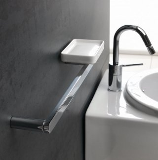 asta portasciugamani con portasapone serie Living di Stilhaus Misura L 37 x P 7 x H 6 cm asta portasciugamani con portasapone serie Living di Stilhaus Misura L 37 x P 7 x H 6 cm