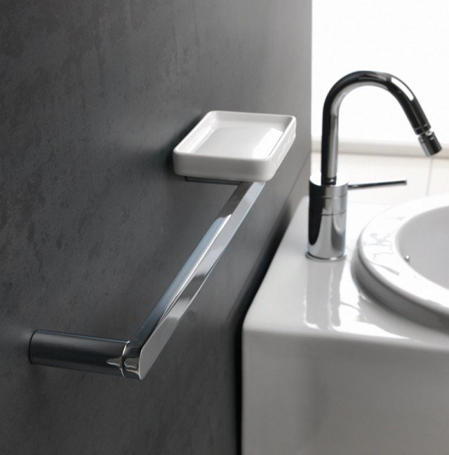asta portasciugamani con portasapone serie Living di Stilhaus Misura L 37 x P 7 x H 6 cm asta portasciugamani con portasapone serie Living di Stilhaus Misura L 37 x P 7 x H 6 cm